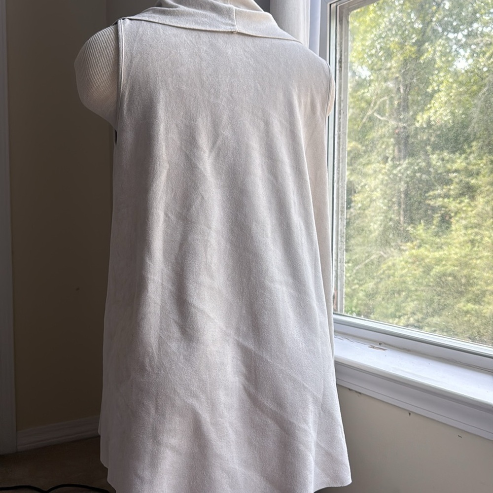 Vest - Picture 5 of 5